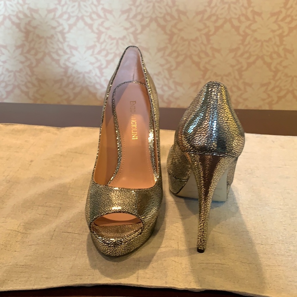 Enzo Angiolini pump